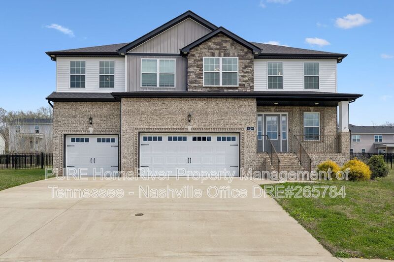 Clarksville House: 429 Crestwicke Ct