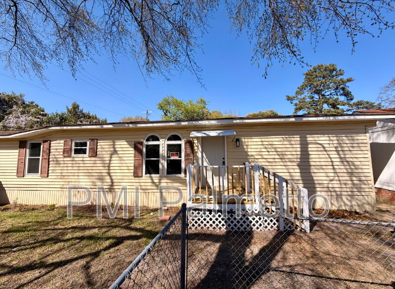 Columbia House: 3911 Persimmon St