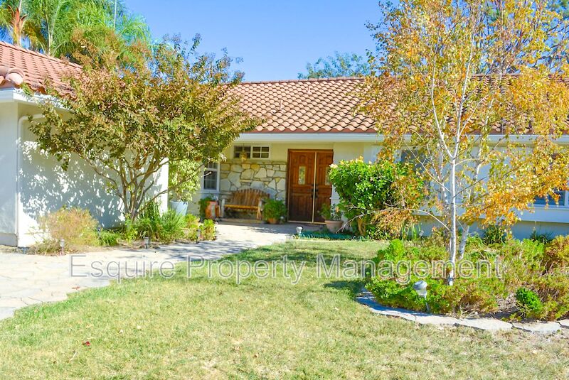 CAMARILLO House: 1458 DARA ST