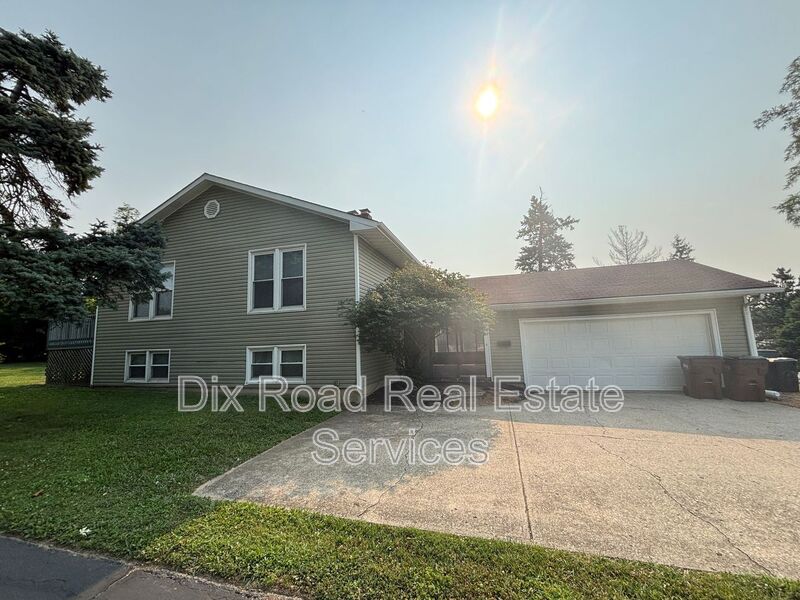 Middletown House: 4107 Central Avenue