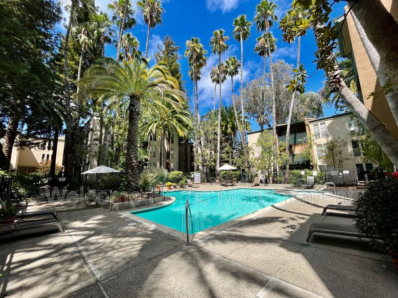 Walnut Creek House: 1240 Walker Ave