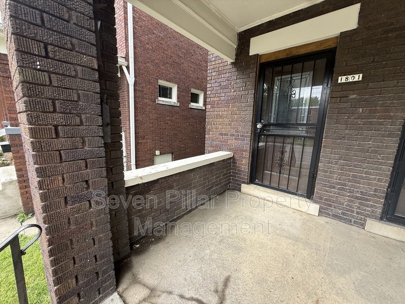 Columbus Townhome: 1801 N 4th St