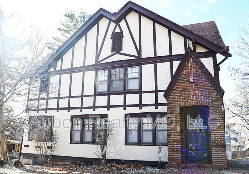 Kansas City House: 5446 Charlotte St. 2F
