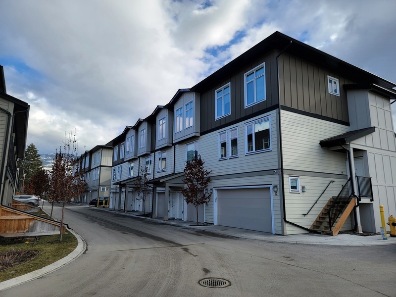 Kelowna Townhome: 1308 Rutland Rd N