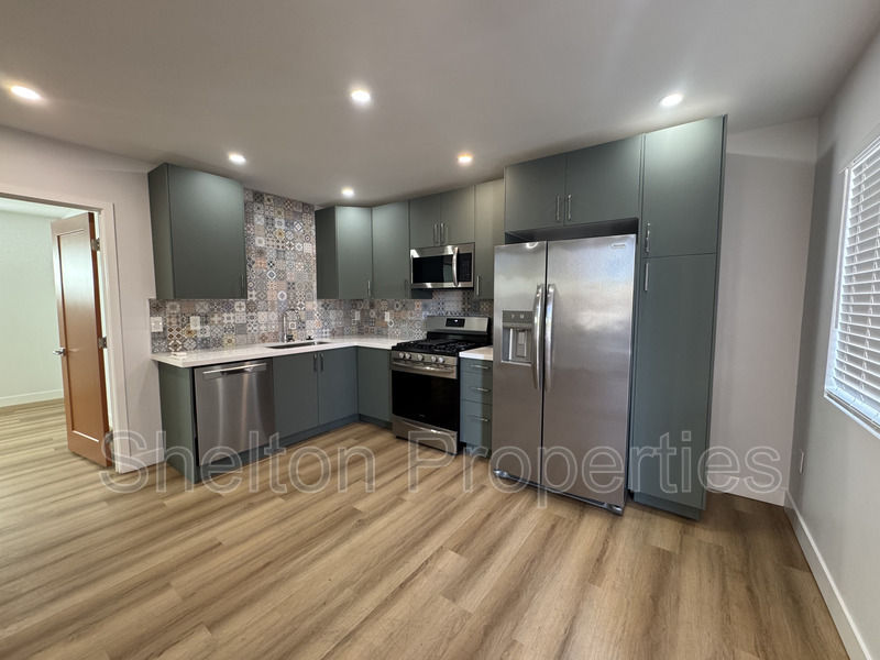 Phoenix House: 21 W Tonto St