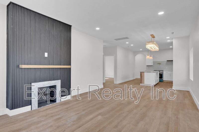 Birmingham House: 1720 34th Pl N