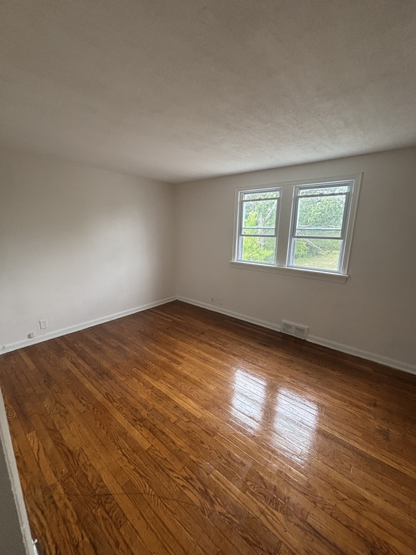 Cleveland Condo: 13916 Durkee Avenue - Upper