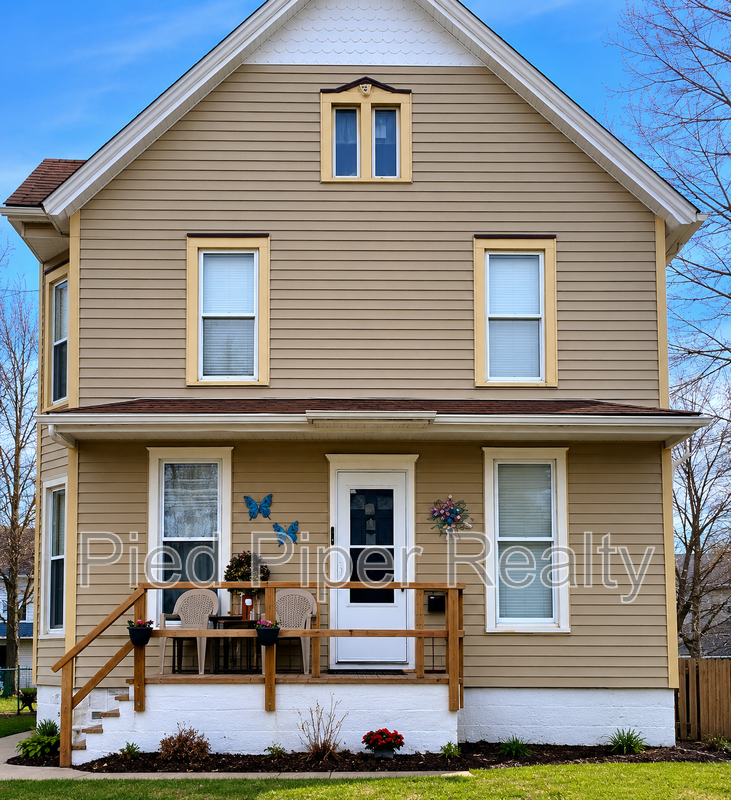 Freeport Condo: 605 W Douglas St