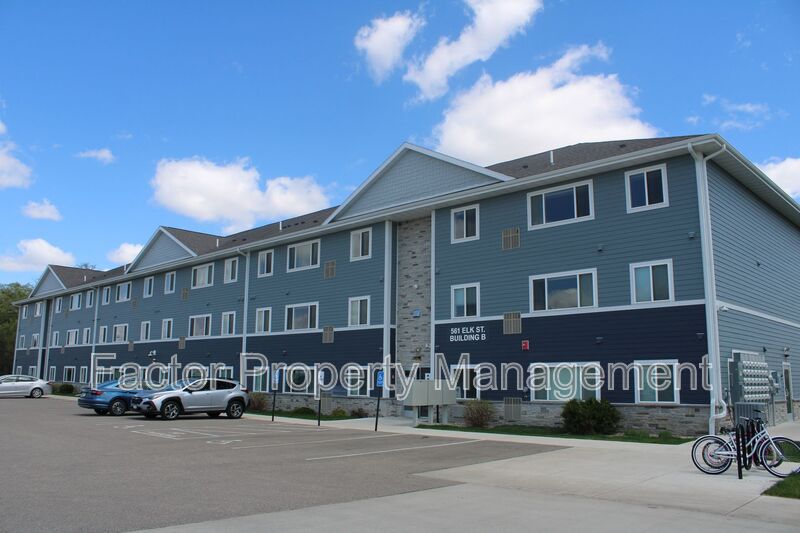 Belle Plaine Condo: 561 Elk Street South