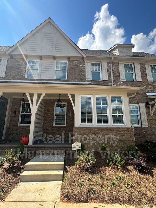 Hoover House: 1108 Windsor Square