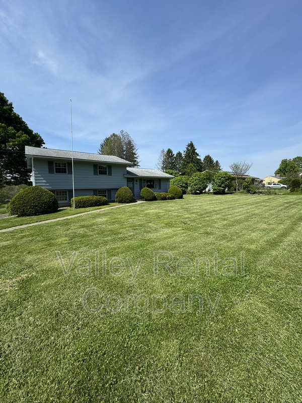 Hadley House: 120 Mount Warner Road