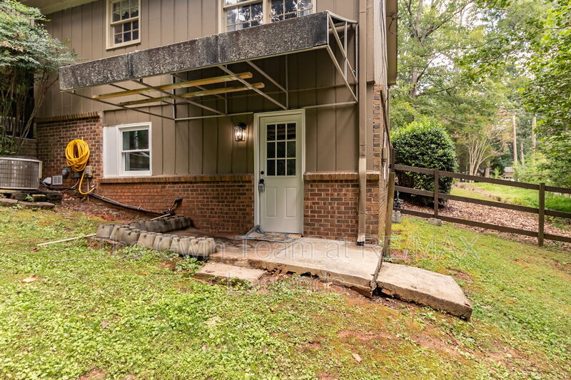 Request a Viewing for 4932 Rock Haven Dr Tenant Turner