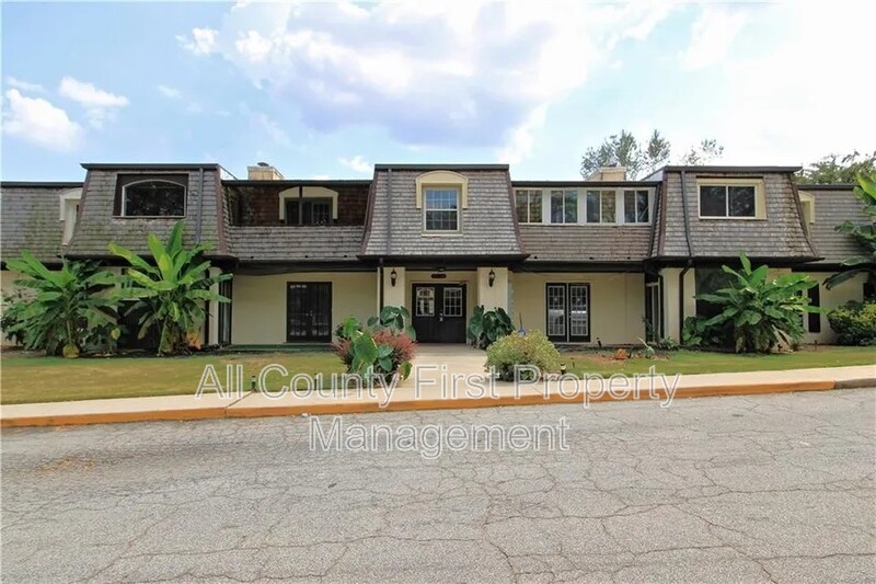 Lithonia House: 122 Rue Fontaine