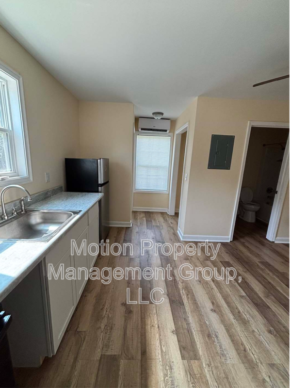 Fort Valley House: 403 Vienna St