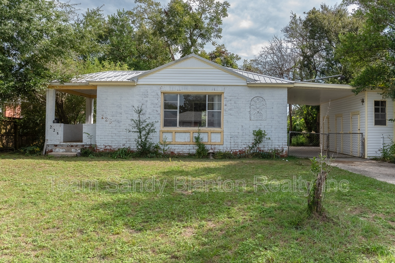 Pensacola House: 225 Bryant Road