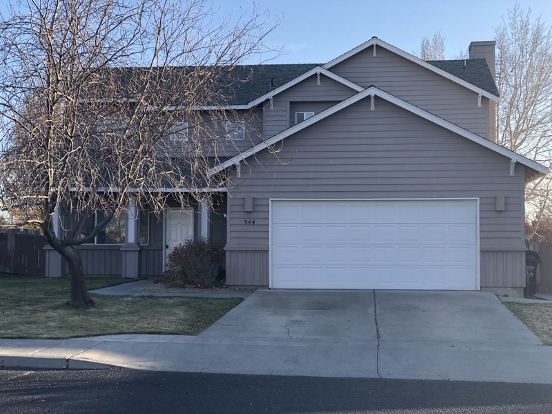 Redmond House: 944 NW Oak Place