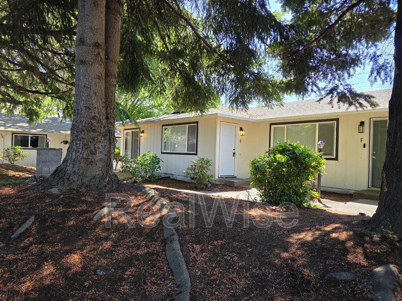 Vancouver Condo: 1101 NE Minnehaha St