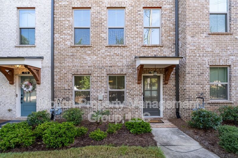 Scottdale House: 776 Angora Alley