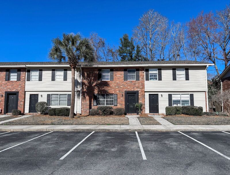 Charleston House: 415 Parkdale Dr