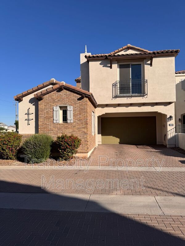 Gilbert House: 2432 E Lovebird Ln