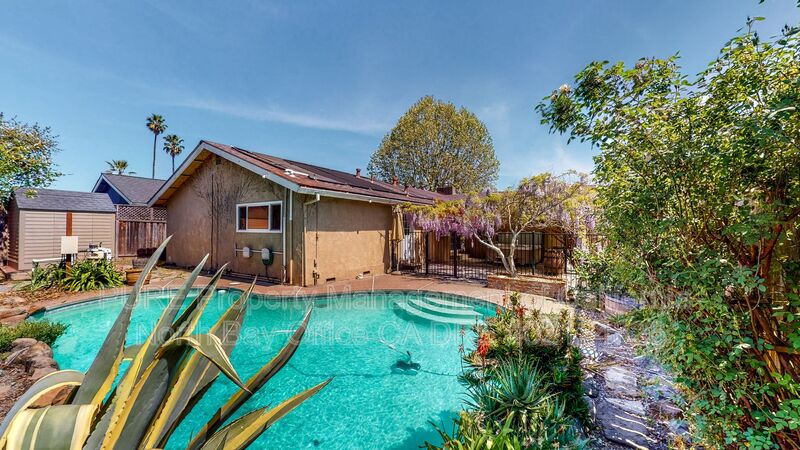 Petaluma House: 1321 Berrydale Drive