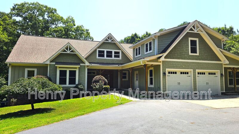 Raleigh House: 5804 Yates Mill Pond Road