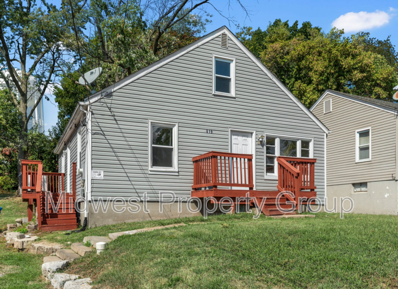 Saint Charles House: 819 Saint Charles Ave