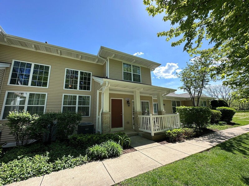 Crystal Lake Townhome: 1282 Walnut Glen Dr