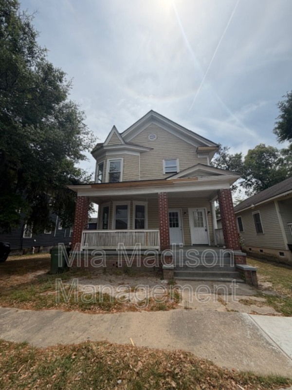 Savannah Condo: 513 W 35th St. A Lower