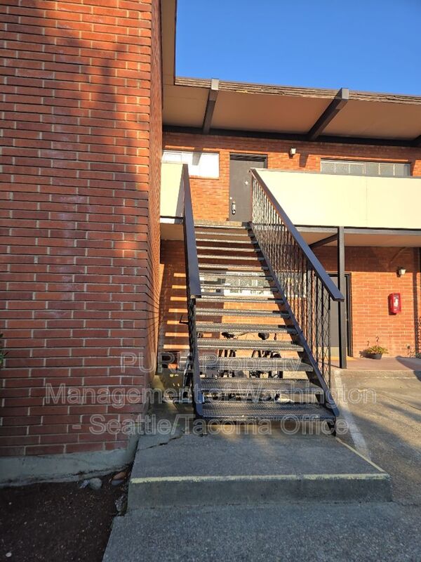 Seattle House: 6609 SW Admiral Way