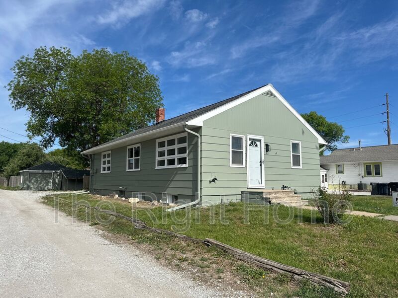 Lincoln House: 4525 N 70th St