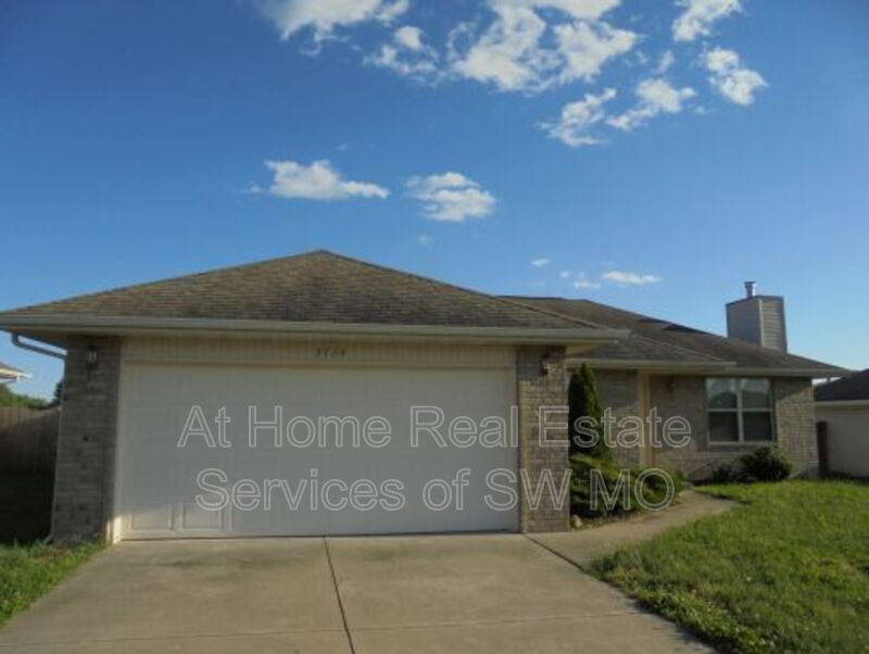 Springfield House: 3724 W Ridgeway