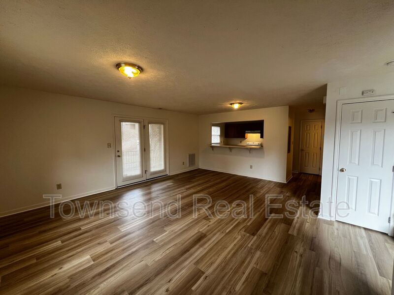 Fayetteville House: 1036-1 Ancestry Dr.