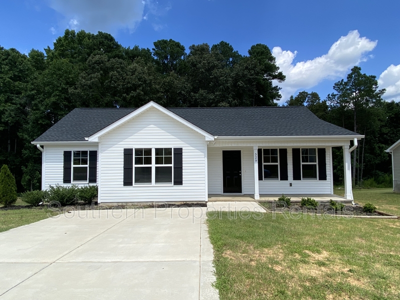 Broadway House: 529 Hamlet Drive