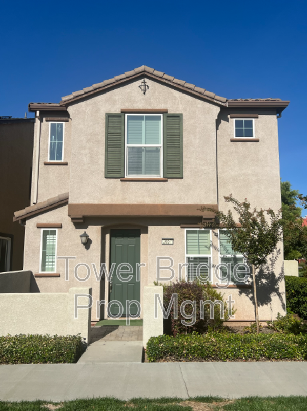 Roseville House: 3057 Village Park Dr