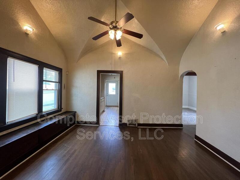 Hammond House: 6931 Harrison Avenue