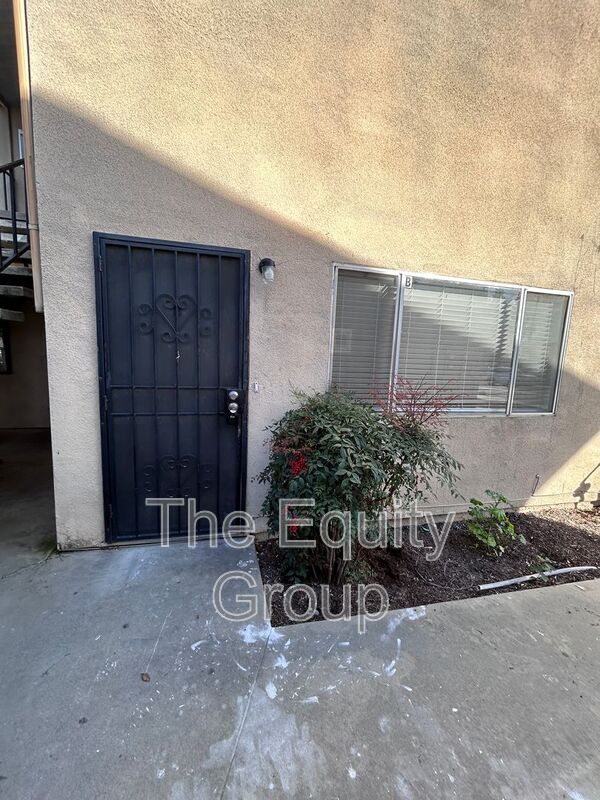 Visalia Condo: 116 West Murray Avenue