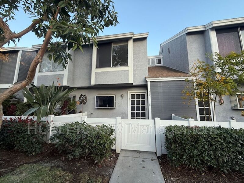 Aliso Viejo House: 99 Dogwood Ln