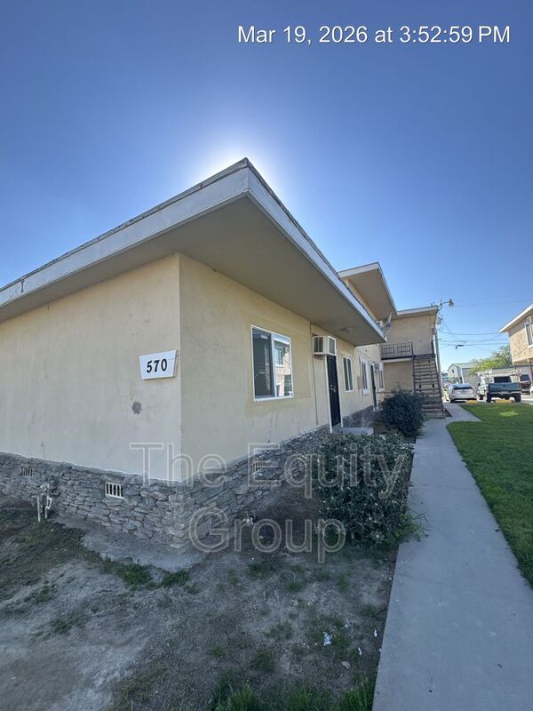 Hanford Condo: 570 South Richmond Avenue