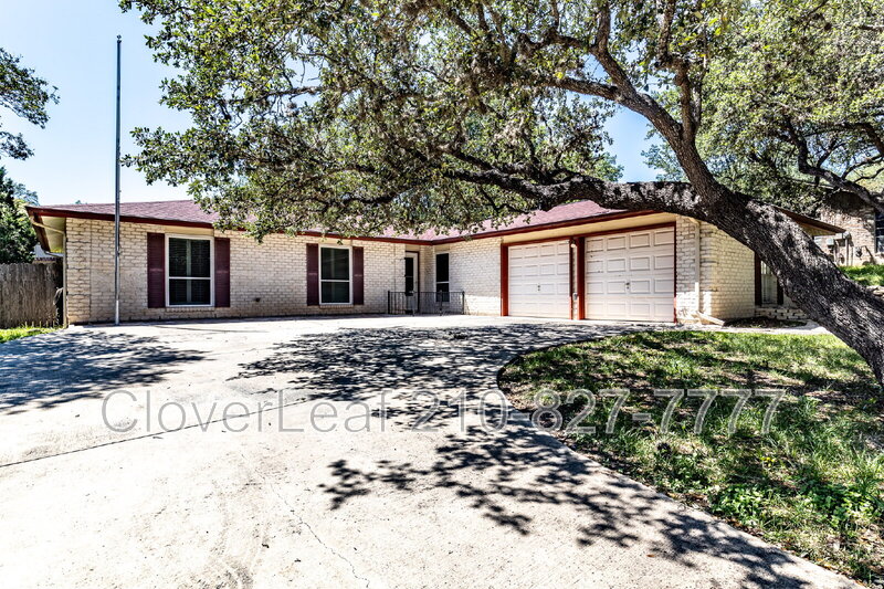 Universal City House: 8246 Phoenix Ave