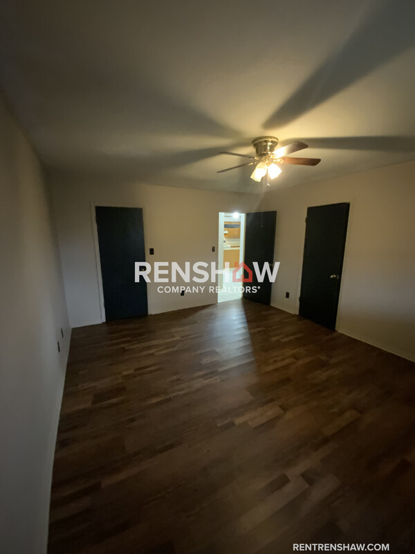 Newbern House: 100-108 McCullough Ave