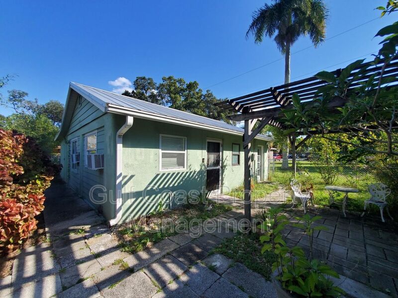408 3rd Avenue Unit C Bradenton FL 34208 - Photo 1