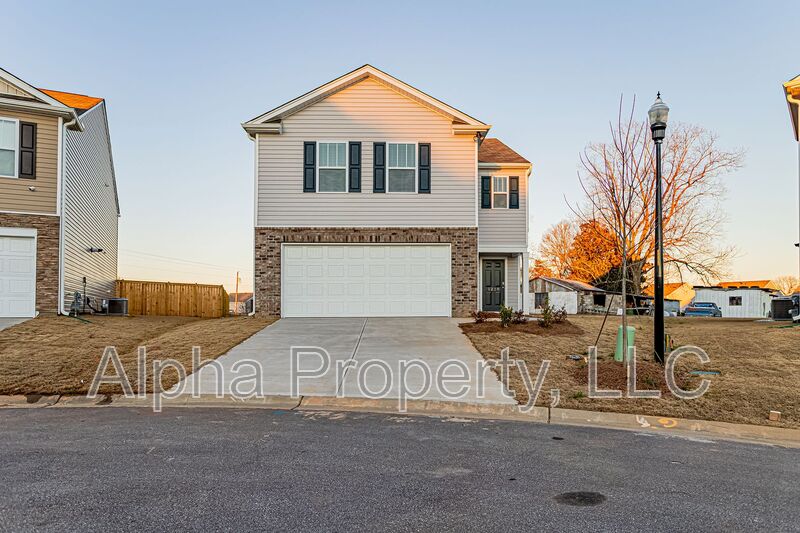 Greer House: 1210 Murdock Cir