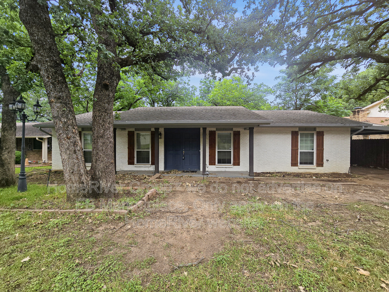 Arlington House: 3002 Friendswood Dr