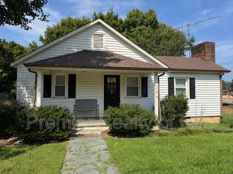 Lewisville House: 110 Reid Acres Lane