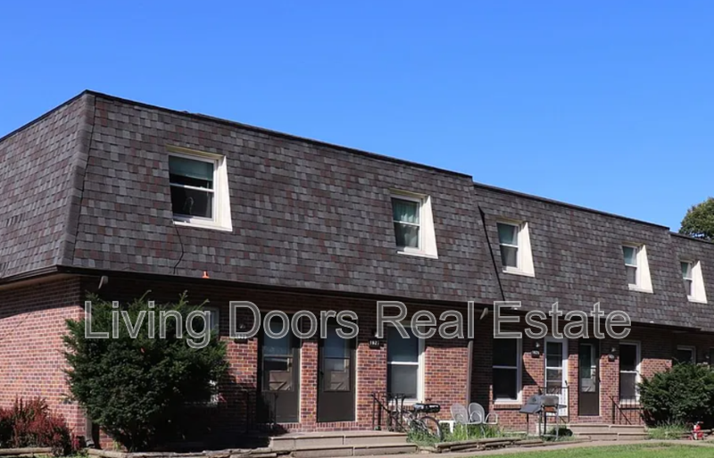 Lincoln Condo: 1635 Deweese Dr.