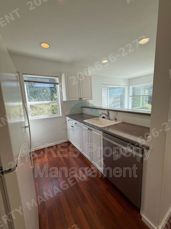 Seattle Condo: 524 6th Ave W