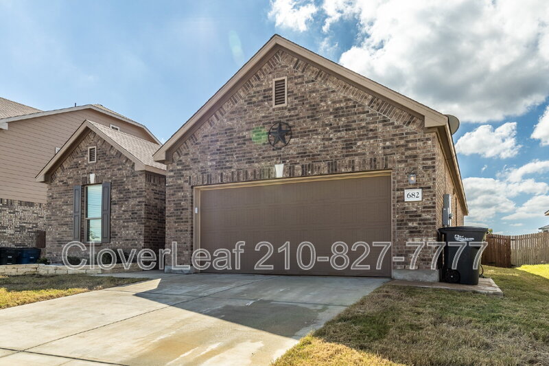 New Braunfels House: 682 Pond Spgs
