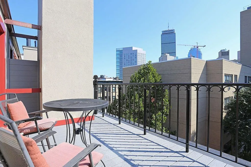 Boston House: 120 Norway St