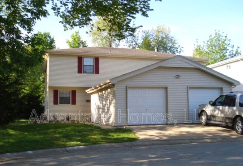 Overland Park House: 7838 W 61st Ter